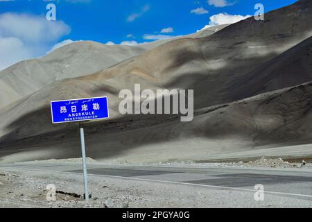 Looking up at Muztagh Tower, known as the father of glaciers, from Pamirs Karakul Lake Stock Photo