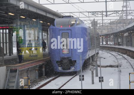 A Super Hokuto train (Series 281) stopped by the Hakodate Staion on the JR Hokkaido Hakodate Main Line in frozen winter. Stock Photo