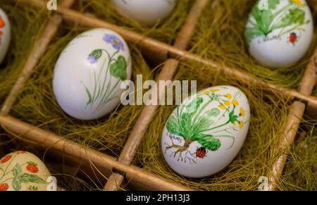 25 March 2023, Lower Saxony, Lübeln: Colorfully painted eggs lie in a basket. At the traditional Easter egg market in the Rundlingsmuseum, Easter eggs of different types and sizes are on display, decorated and painted. Photo: Philipp Schulze/dpa Stock Photo