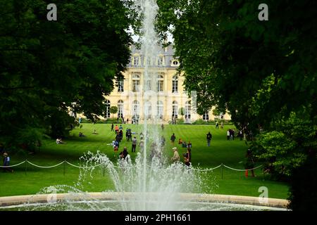 Paris, France - May 31th 2014 : The garden of the Élysée Palace, the official residence of the President of the French Republic. Focus on the fountain Stock Photo