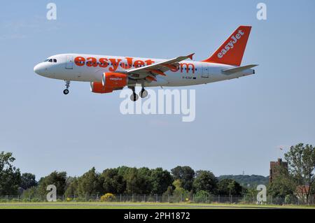 easyJet Airbus A319 airliner jet plane G-EZGF on finals to land at London Southend Airport shortly after easyJet began using the airport as a base Stock Photo