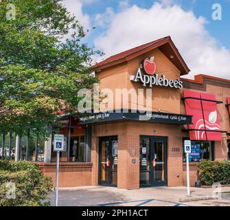 HARAHAN, LA, USA - MARCH 23, 2023: Applebee's Restaurant at the Elmwood Shopping Center in Harahan Stock Photo