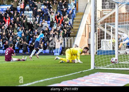 Peterborough, UK. 25th March, 2023. Ephron Mason Clarke (10 Peterborough United) scores first goal during the Sky Bet League 1 match between Peterborough and Derby County at London Road, Peterborough on Saturday 25th March 2023. (Photo: Kevin Hodgson | MI News) Credit: MI News & Sport /Alamy Live News Stock Photo