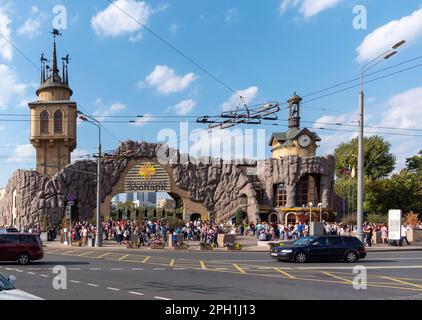 MOSCOW, RUSSIA - JUNE 09, 2022: Main entrance in Moscow Zoo. Stock Photo