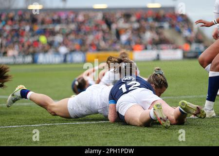 Newcastle on Saturday 25th March 2023. Claudia MacDonald of England scores during the Tik Tok Women's Six Nations match between England Women and Scotland Women at Kingston Park, Newcastle on Saturday 25th March 2023. (Photo: Chris Lishman | MI News) Credit: MI News & Sport /Alamy Live News Stock Photo