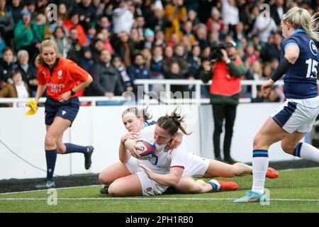 Newcastle on Saturday 25th March 2023. Amy Cokayne of England scores during the Tik Tok Women's Six Nations match between England Women and Scotland Women at Kingston Park, Newcastle on Saturday 25th March 2023. (Photo: Chris Lishman | MI News) Credit: MI News & Sport /Alamy Live News Stock Photo