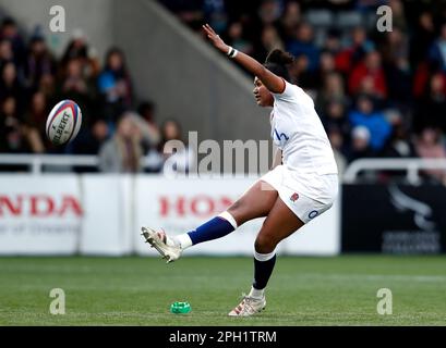 England's Lagi Tuima converts during the TikTok Women's Six Nations match at Kingston Park, Newcastle-upon-Tyne. Picture date: Saturday March 25, 2023. Stock Photo