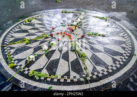 NEW YORK CITY - MAY 25:  The caption 'Imagine' in Strawberry Fields memorial to John Lennon, New York, USA, May 25, 2013. The memorial is located on C Stock Photo