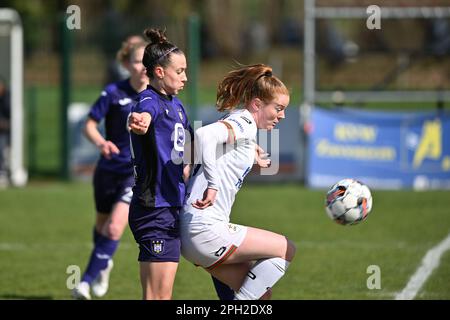 Nikee Van Dijk (20) of OHL and Silke Vanwynsberghe (21) of