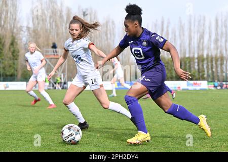 Esther Buabadi (24) of Anderlecht pictured fighting for the ball