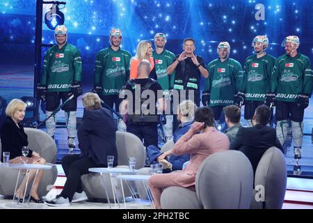 Berlin, Germany. 25th Mar, 2023. The musician and singer Hartmut Engler (M) in the ARD show 'Verstehen Sie Spaß'. The show is broadcast live. Credit: Joerg Carstensen/dpa/Alamy Live News Stock Photo