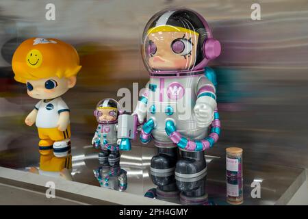 その他 MEGA SPACE MOLLY 1000% GLACIER MEGA SPACE MOLLY 1000% Glacier 2023 Limited Edition – TOYSEZ