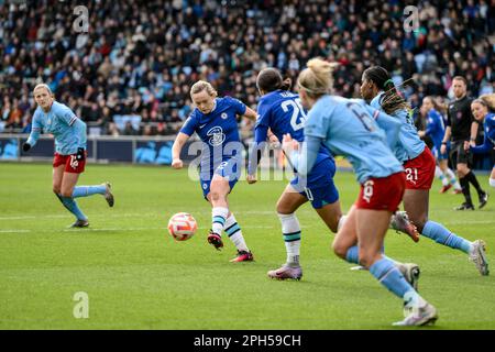 Manchester, UK. 26th Mar, 2023. Erin Cuthbert #22 of Chelsea Women has a shot during the The FA Women's Super League match Manchester City Women vs Chelsea FC Women at Etihad Campus, Manchester, United Kingdom, 26th March 2023 (Photo by Ben Roberts/News Images) in Manchester, United Kingdom on 3/26/2023. (Photo by Ben Roberts/News Images/Sipa USA) Credit: Sipa USA/Alamy Live News Stock Photo