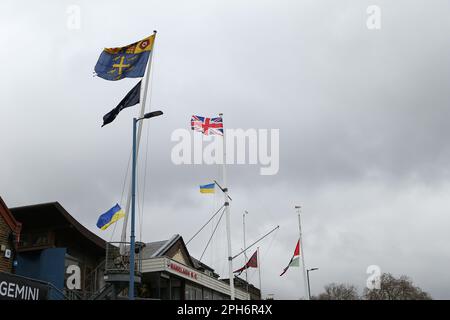 River Thames, London, UK. 26th Mar, 2023. University Boat Races, Oxford Women versus Cambridge Women ; Flags above the boat houses at Putney embankment. Credit: Action Plus Sports/Alamy Live News Stock Photo