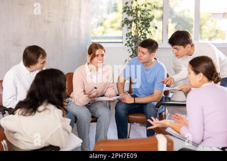Group of students studying for difficult test in studygroup together Stock Photo