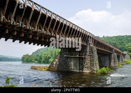 Pennsylvania Pocono Mountains Delaware River,water Lackawaxen Roebling Aqueduct Bridge, Stock Photo