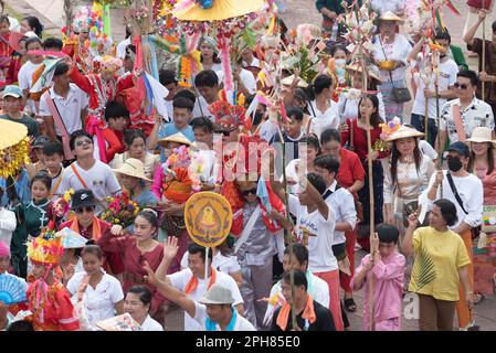 Nonthaburi, Nonthaburi, Thailand. 26th Mar, 2023. People join the novice parade as ''poi sang long'', a ceremony practised by Tai Yai people, at Wat Prasat (Prasat Temple), located in Nonthaburi province, 20 kilometers north of Bangkok, Thailand. The boys are dressed in elaborate costumes, on March 26, 2023. (Credit Image: © Teera Noisakran/Pacific Press via ZUMA Press Wire) EDITORIAL USAGE ONLY! Not for Commercial USAGE! Stock Photo