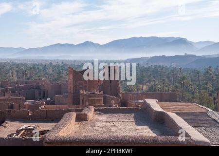 View from above of a kasbah of a semi-desert barbarian village in the atlas mountains along the road from marrakesh to the sahara desert Stock Photo