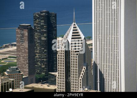 Vereinigte Staaten. 24th Mar, 2023. firo, 1993 archive image, archive photo, archive, archive photos football, soccer, WM WORLD CUP 1994 USA, 94 country and people, preliminary report Chicago, skyline, skyscrapers, from, the, air Credit: dpa/Alamy Live News Stock Photo