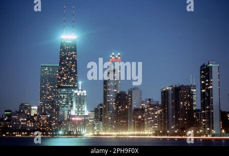 Vereinigte Staaten. 24th Mar, 2023. firo, 1991 archive image, archive photo, archive, archive photos football, soccer, WORLD CUP 1994 USA, 94 country and people, preliminary report Chicago, skyline, at, aftert, depositor Credit: dpa/Alamy Live News Stock Photo