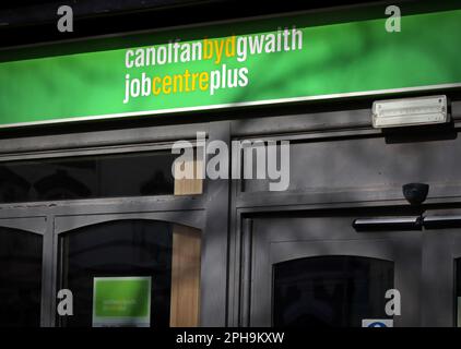 JobCentrePlus - Job Centre Plus - CanolfanBydGwaith - Canolfan Byd Gwaith at 29-31 Stryd y Capel, 29 – 31 Chapel St, Llandudno, Wales, LL30 2SS Stock Photo