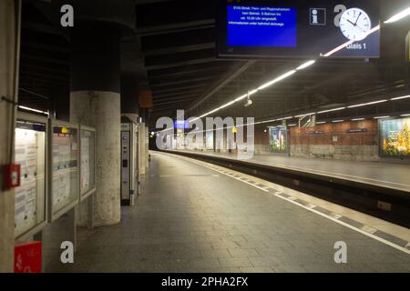 Munich, Germany. 27th Mar, 2023. Empty S-Bahn platform. Railway and public transport workers went on strike on March 27, 2023. 150 of them gathered in Munich, Germany for a small strike demonstration, demanding 10.5% but at least 500 euros or, on the EVG side, 650 euros more a month. (Photo by Alexander Pohl/Sipa USA) Credit: Sipa US/Alamy Live News