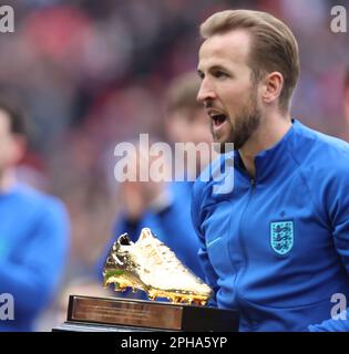 Harry Kane of England poses with their Golden Boot trophy during UEFA EURO 2024 qualifier round group C match between England against Ukraine at Wembl Stock Photo
