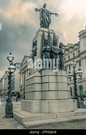The Guards Crimean War Memorial can be found at the junction of Lower Regent Street and Pall Mall in London. The Grade II listed bronze, granite and m Stock Photo