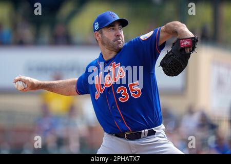 Max Scherzer wears Mets gear in first spring training photos