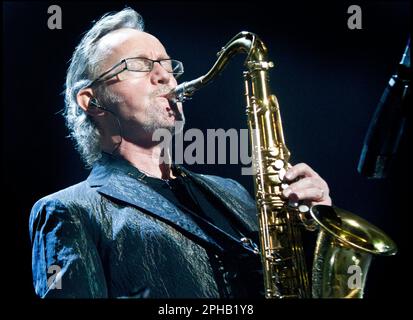 John Helliwell of the rock group Super Tramp on sax in concert in the Gelredome -Arnhem-Holland 2010.The 70/10 Live Tour, vvbvanbree fotografie Stock Photo