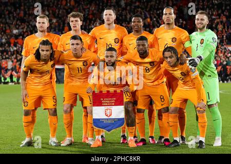 Netherlands' Virgil van Dijk, left, leads team members as they train