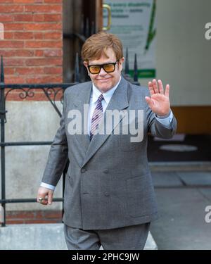 London, England, UK. 27th Mar, 2023. Sir ELTON JOHN leaves Royal Courts of Justice after attending the trial against Associated Newspapers Group, publisher of Daily Mail and Mail On Sunday. (Credit Image: © Tayfun Salci/ZUMA Press Wire) EDITORIAL USAGE ONLY! Not for Commercial USAGE! Stock Photo