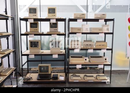 Beverly Hills, USA. 27th Mar, 2023. Julien's Auction items from “The Apples.” Various original Apple and first generation personal computers. 3/27/2023 Beverly Hills, CA., USA (Photo byTed Soqui/SIPA USA) Credit: Sipa USA/Alamy Live News Stock Photo