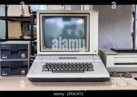 Beverly Hills, USA. 27th Mar, 2023. Julien's Auction items from “The Apples.” Various original Apple and first generation personal computers. 3/27/2023 Beverly Hills, CA., USA (Photo byTed Soqui/SIPA USA) Credit: Sipa USA/Alamy Live News Stock Photo