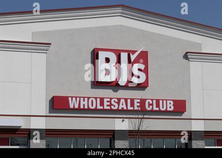 Bjs wholesale warehouse hi-res stock photography and images - Alamy