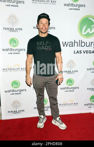 Las Vegas, Nevada, USA. 27th March, 2023. Mark Wahlberg at the'Wahlburgers' Grand Opening Party and received the key to the Las Vegas Strip at The Shoppes at Mandalay Place in Las Vegas, Nv on March 27, 2023 Credit: ENT/Alamy Live News Stock Photo