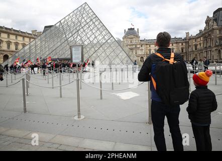 Paris, France. 27th Mar, 2023. Tourists look on as employees of the Louvre Museum and other cultural sites block the entrance to Louvre Museum to demonstrate against government's pension reform, in Paris, France, on March 27, 2023. Credit: Gao Jing/Xinhua/Alamy Live News Stock Photo