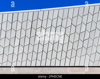 The new curvaceous extension to MAAT, the Museum of Art, Architecture and Technology (Museu de Arte, Arquitetura e Tecnologia) in Lisbon, Portugal. Stock Photo