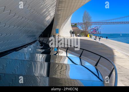 The new curvaceous extension to MAAT, the Museum of Art, Architecture and Technology (Museu de Arte, Arquitetura e Tecnologia) in Lisbon, Portugal. Stock Photo