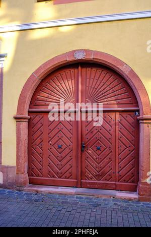 Historic courtyard gate of the listed building of Kutschergasse no. 9, historic Old Town of Speyer, Rhineland-Palatinate, Germany, Europe. Stock Photo