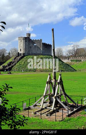 Trebuchet and Norman Keep, Cardiff Castle, Cardiff, Souuth Wales, United Kingdom. Stock Photo