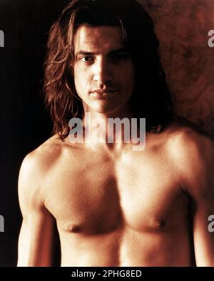 BRENDAN FRASER in GEORGE OF THE JUNGLE (1997), directed by SAM WEISMAN. Credit: DISNEY / Album Stock Photo