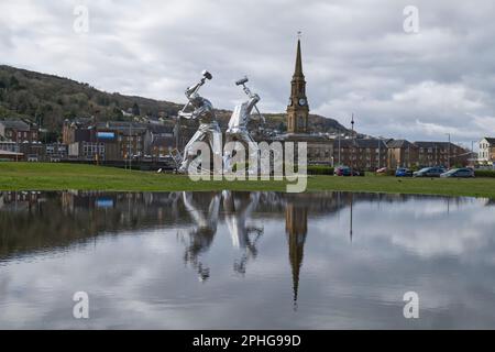 modern stainless steel sculpture The Shipbuilders of Port Glasgow by  artist John McKenna , Coronation Park,Port Glasgow,Inverclyde,Scotland,UK Stock Photo