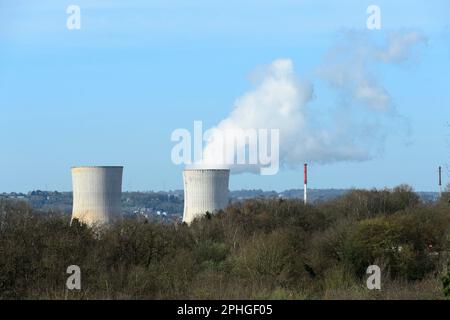 Chimney of the nuclear power plant of Tihange, located along the river Meuse. |  Tours de refroidissement de la centrale nucleaire de Tihange Stock Photo