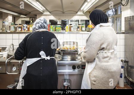 AMSTERDAM - Volunteers hand out healthy packages for the iftar in a nursing home. During the fasting month of Ramadan, Muslims eat this meal after sunset. ANP DINGENA MOL netherlands out - belgium out Stock Photo