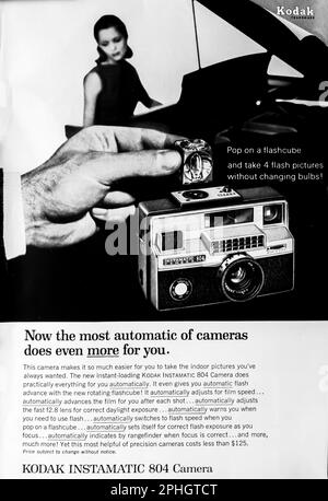 Kodak Instamatic 804 camera advert in a Natgeo magazine,  April 1966 Stock Photo