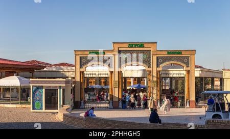 SAMARKAND, UZBEKISTAN ON 15 OCTOBER 2019: The Siab Bazaar, is the largest bazaar in Samarkand, Uzbekistan. Stock Photo