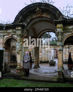 Kent, Edenbridge, 29 March 2023 The Lord Astor of Hever standing in the spot from were Winston Churchill painted View through an Arch at Hever depictsing the Italian Garden at Hever Castle The painting was recently purchased by Hever Castle from Christies and was unveiled by The Lord Astor of Hever in the Inner Hall.Paul Quezada-Neiman/Alamy Live News Credit: Paul Quezada-Neiman/Alamy Live News Stock Photo