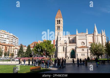 View of Santa María la Antigua Church. Gothic temple from the 14th century situated near the Cathedral of Valladolid in Plaza de Portugalate Square. Stock Photo
