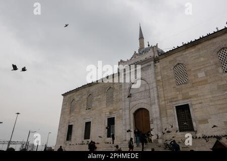 The Yeni Cami Mosque in Istanbul City Centre in Turkey on the 5th April, 2023. Credit: SMP News / Alamy Live News Stock Photo